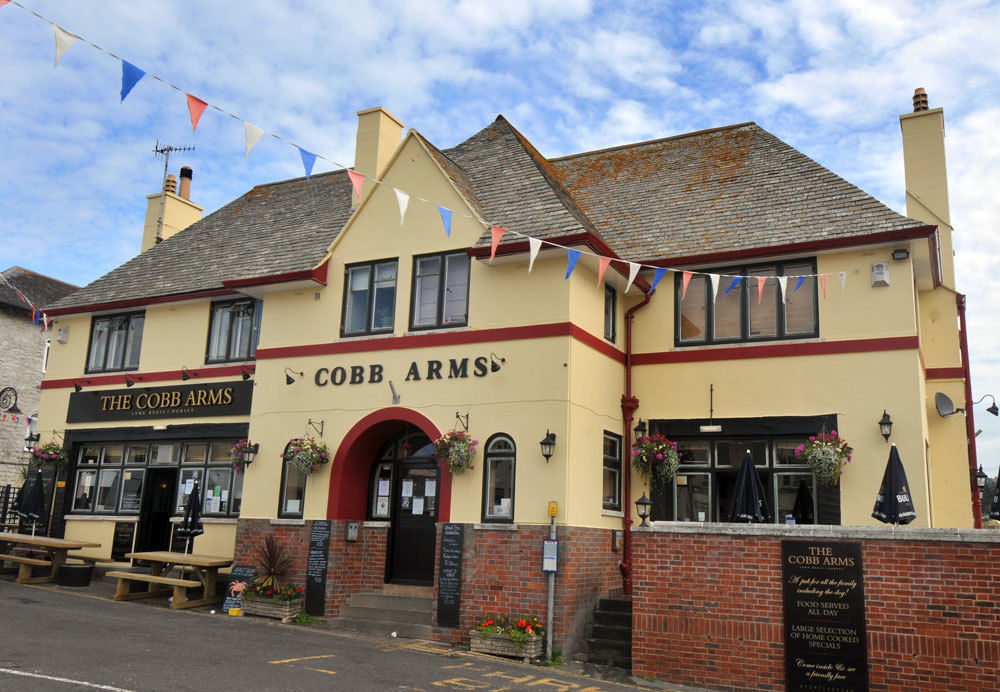 Отель Cobb Arms Лайм-Реджис Экстерьер фото